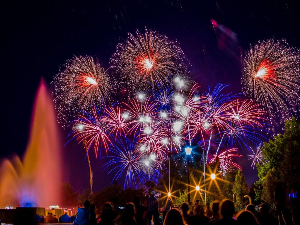 Các loại hiệu ứng vòi phun nước ấn tượng nhất cho sự kiện Tết Các hiệu ứng vòi phun nước tạo điểm nhấn thị giác trong không gian sự kiện Tết