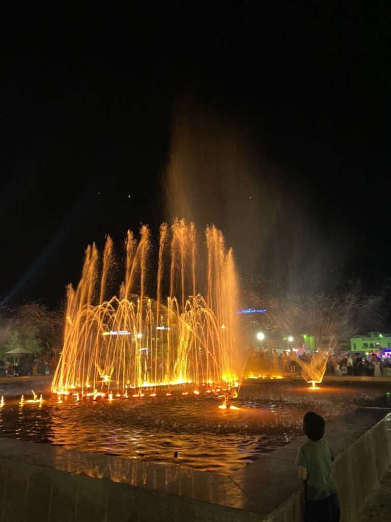 Bộ điều khiển thông minh: Giải pháp tối ưu hóa năng lượng cho hệ thống nhạc nước lớn Ứng dụng bộ điều khiển trong các dự án nhạc nước